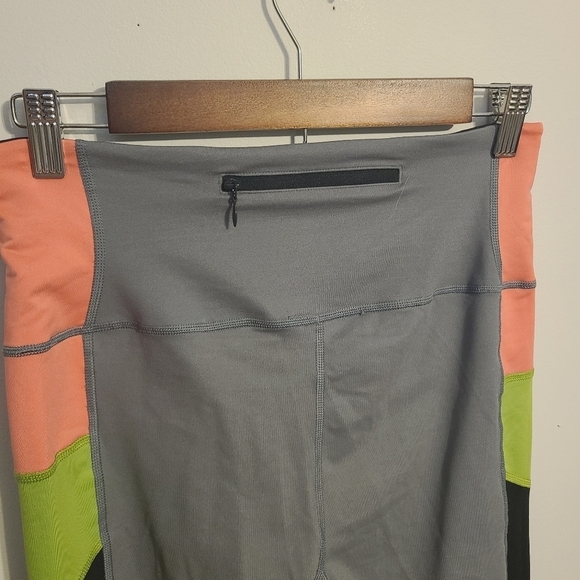 SPANX | Women's Cropped Gray Colorblock Compression Leggings (Size XL) - Picture 5 of 10